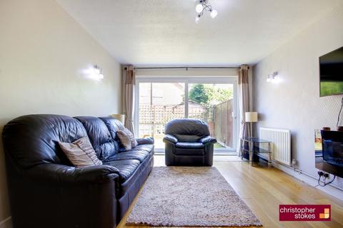 40 Stains Close, Cheshunt, Waltham Cross, EN8 9JL