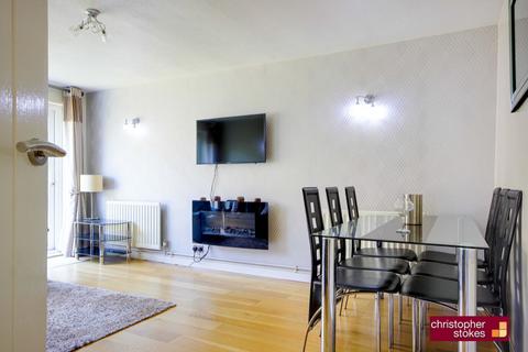 40 Stains Close, Cheshunt, Waltham Cross, EN8 9JL
