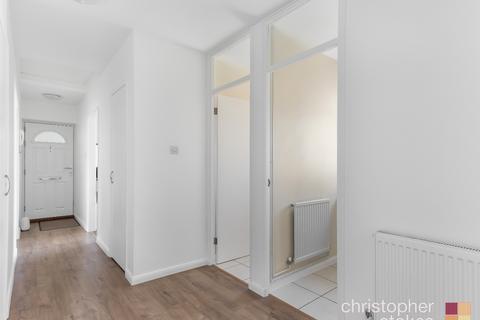 18 Kenworth Close, Waltham Cross, EN8 8BA