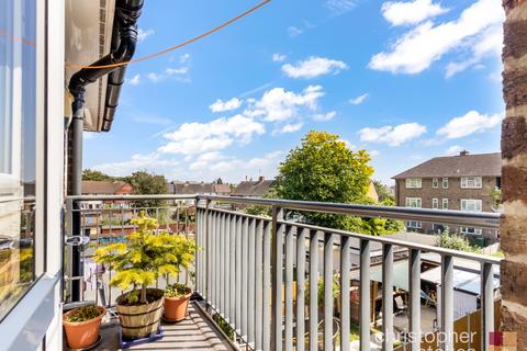 18 Kenworth Close, Waltham Cross, EN8 8BA