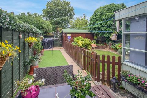 12 Hadrian Way, Staines-upon-thames, TW19 7DN
