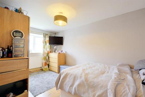 14 Hoefield Crescent, Nottingham, NG6 8AY
