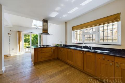 3 Briton Crescent, South Croydon, CR2 0JN