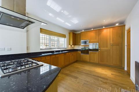 3 Briton Crescent, South Croydon, CR2 0JN