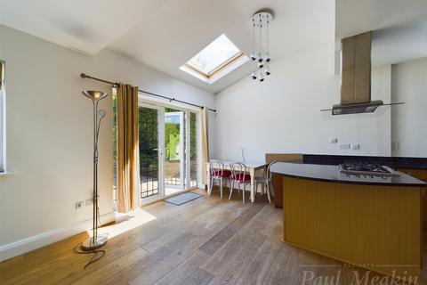 3 Briton Crescent, South Croydon, CR2 0JN