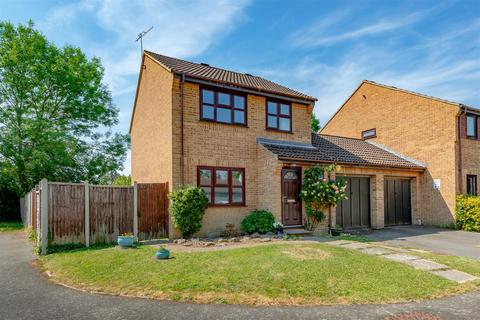 3 bedroom detached house for sale, Geary Close, Smallfield