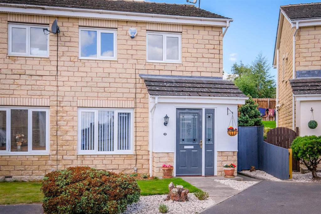 College Avenue, Lindley, Huddersfield, HD3 3 bed semidetached house for sale £225,000