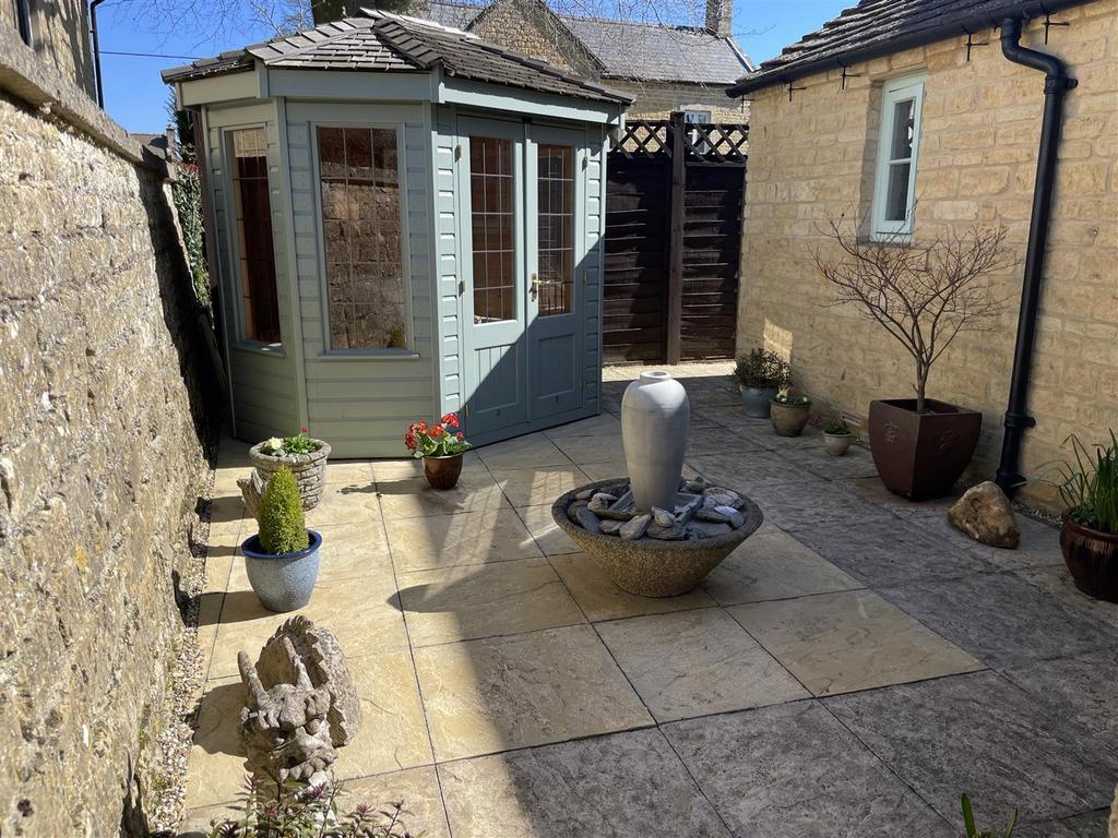 Rear Courtyard.JPG