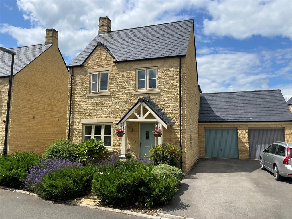 The Furrows, BourtonOnTheWater... 4 bed detached house £510,000