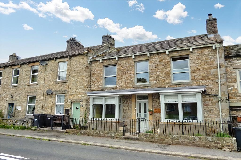 Aysgarth, Leyburn, North Yorkshire, DL8 3 bed terraced house for sale £450,000