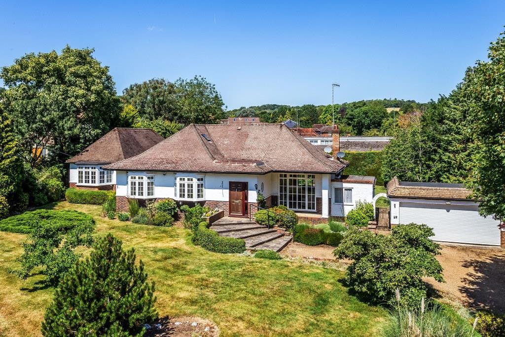 PILGRIMS CLOSE, WESTHUMBLE, RH5 4 bed detached bungalow for sale £