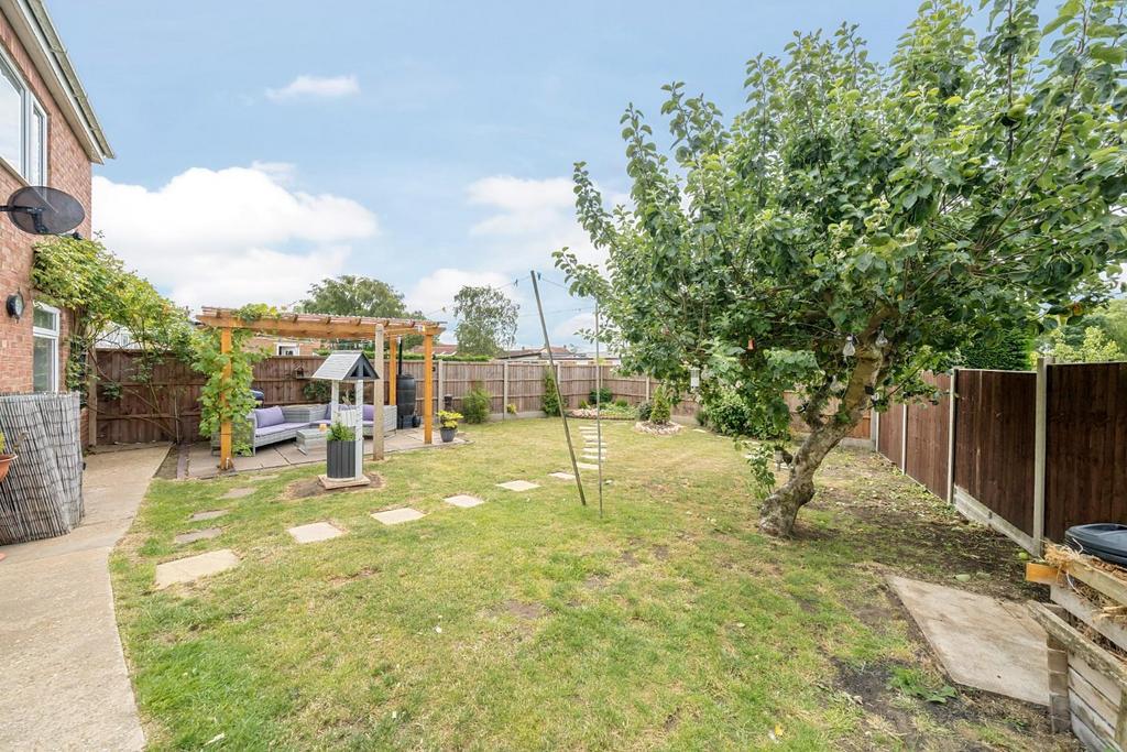 REAR GARDEN.jpg