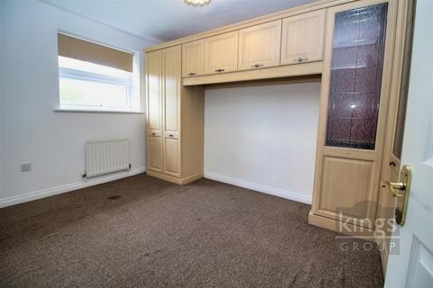 68 Albert Gardens, Church Langley, Harlow, CM17 9QG