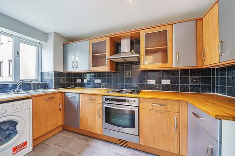 118 Draycott Close, London, NW2 1UW