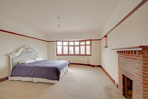 4 bedroom detached house for sale, Chestnut Avenue, Barton on Sea, New Milton, BH25