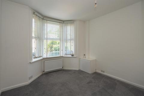 8 Glenview Gardens, Hemel Hempstead, HP1 1TF