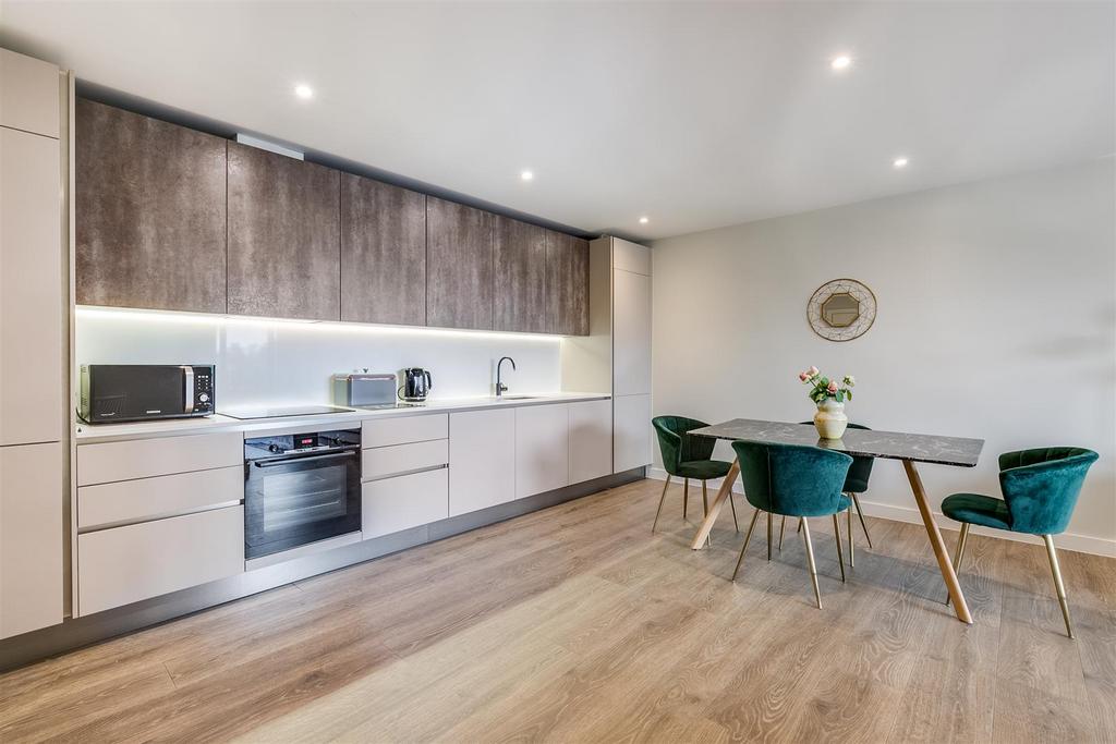 Wimbledon Park Road, London 2 bed flat for sale £625,000