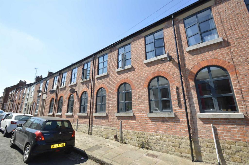 Peel Street, Macclesfield 3 bed terraced house £260,000