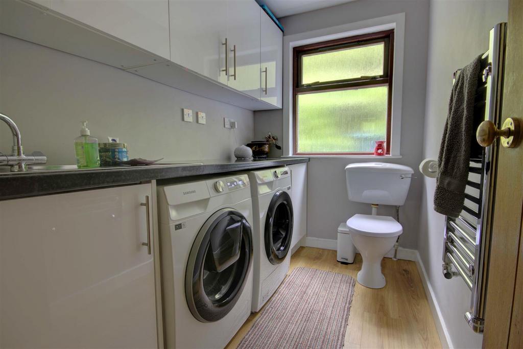 Utility/cloakroom