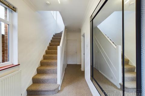 21 Rawlins Close, South Croydon, CR2 8JS