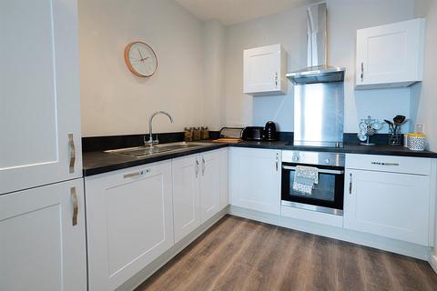 1 bedroom apartment for sale, Crosby Gardens, Crosby Road North, Waterloo, Liverpool