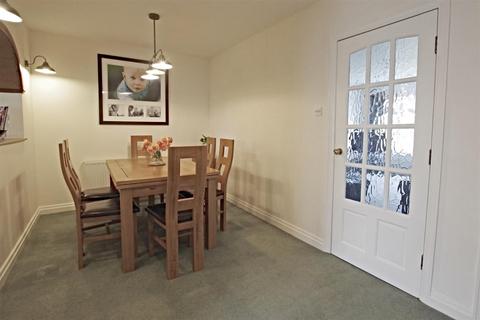 19 Daleside, Greetland, Halifax, HX4 8QD
