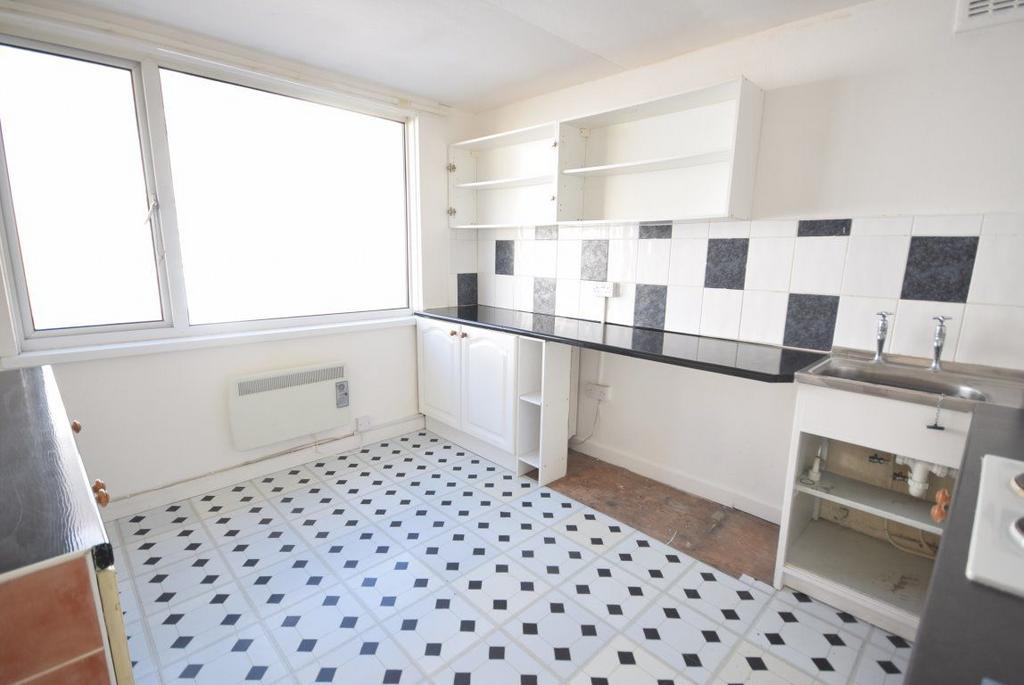 St Marys Flats, Bideford, Devon 1 bed flat £535 pcm (£123 pw)