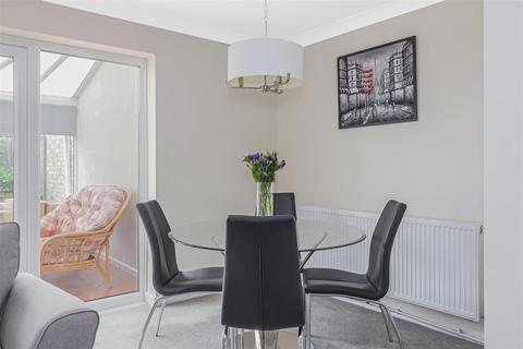 88 Clyfton Close, Broxbourne, EN10 6NY