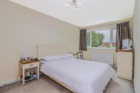 88 Clyfton Close, Broxbourne, EN10 6NY