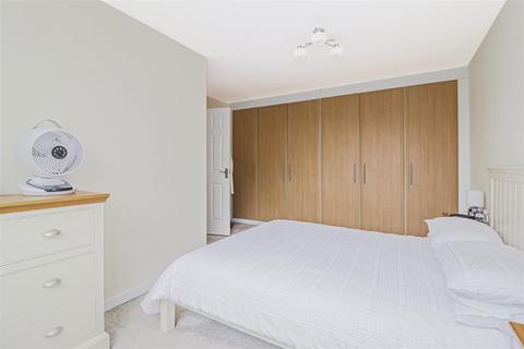 88 Clyfton Close, Broxbourne, EN10 6NY