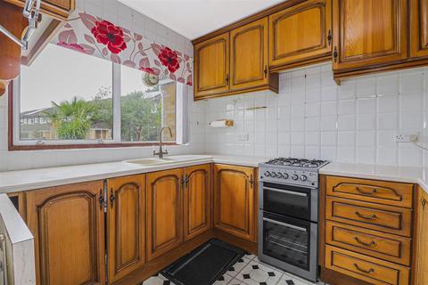 15 Crownfield, Broxbourne, EN10 6QX