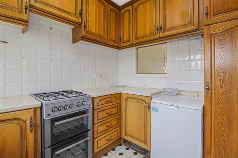 15 Crownfield, Broxbourne, EN10 6QX