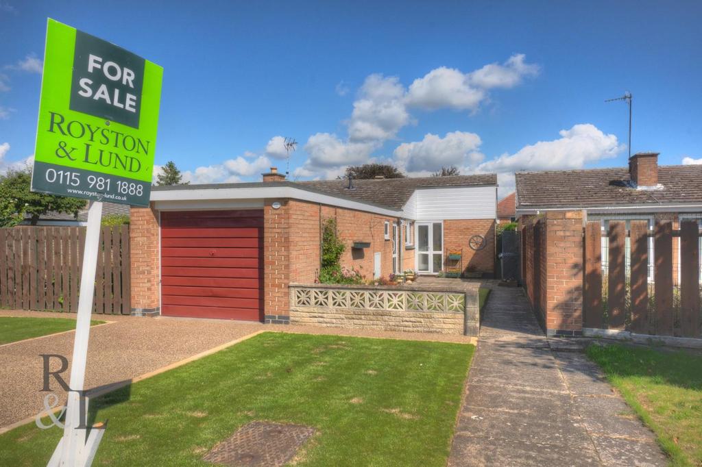 Sunnindale Drive, Tollerton, Nottingham 3 bed detached bungalow for