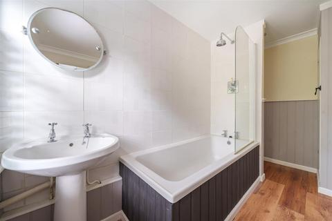 22 Critchmere Hill, Haslemere, GU27 1LS
