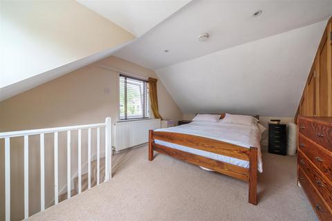 22 Critchmere Hill, Haslemere, GU27 1LS