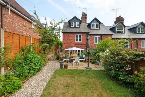 22 Critchmere Hill, Haslemere, GU27 1LS