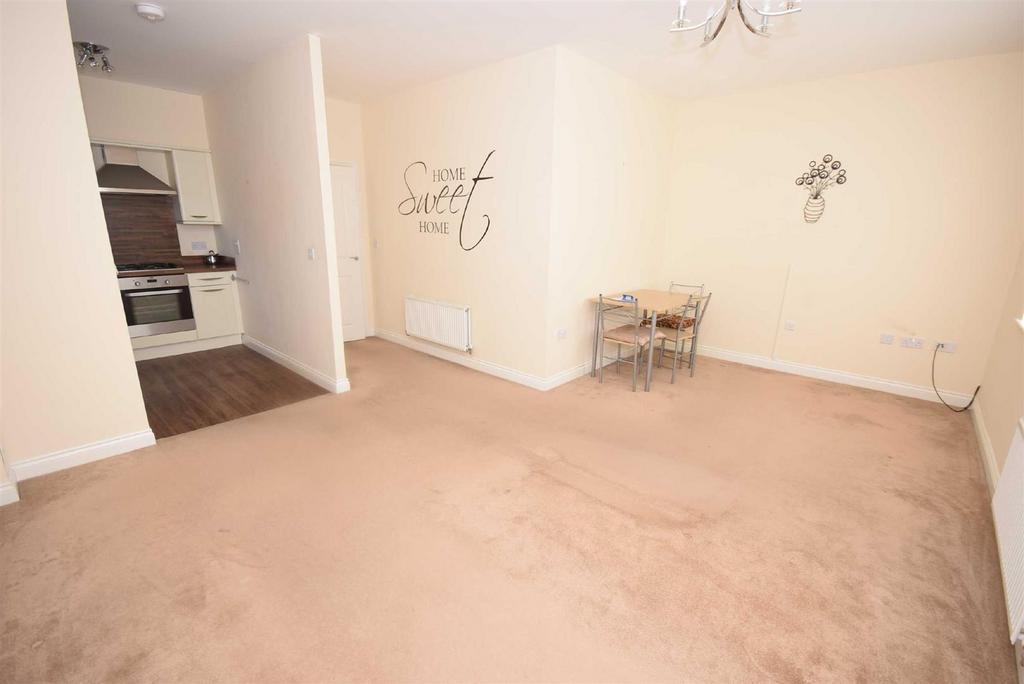 Redwood Avenue, South Shields 2 bed flat £515 pcm (£119 pw)
