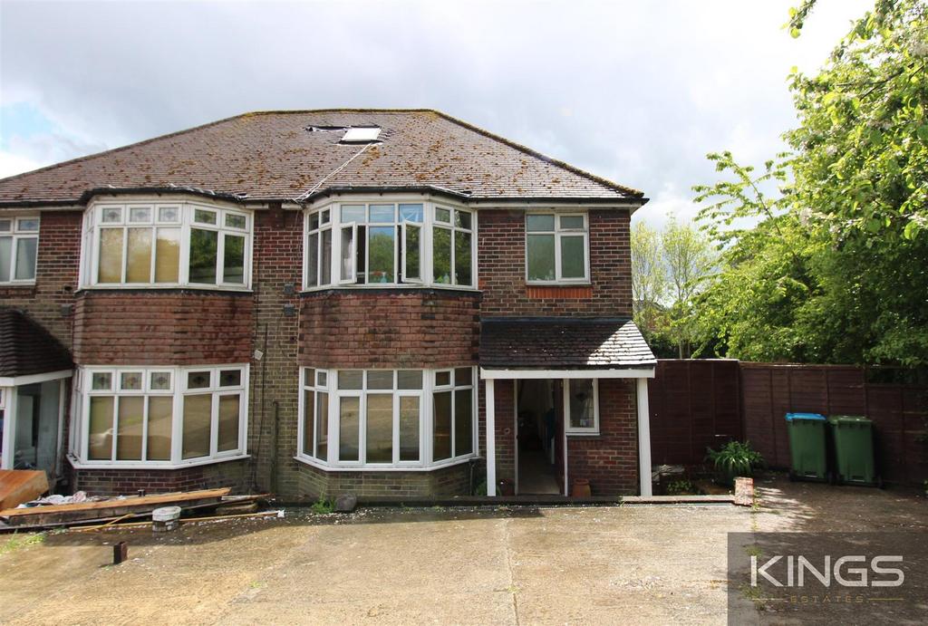 Woodmill Lane, Southampton 4 bed detached house £2,000 pcm (£462 pw)