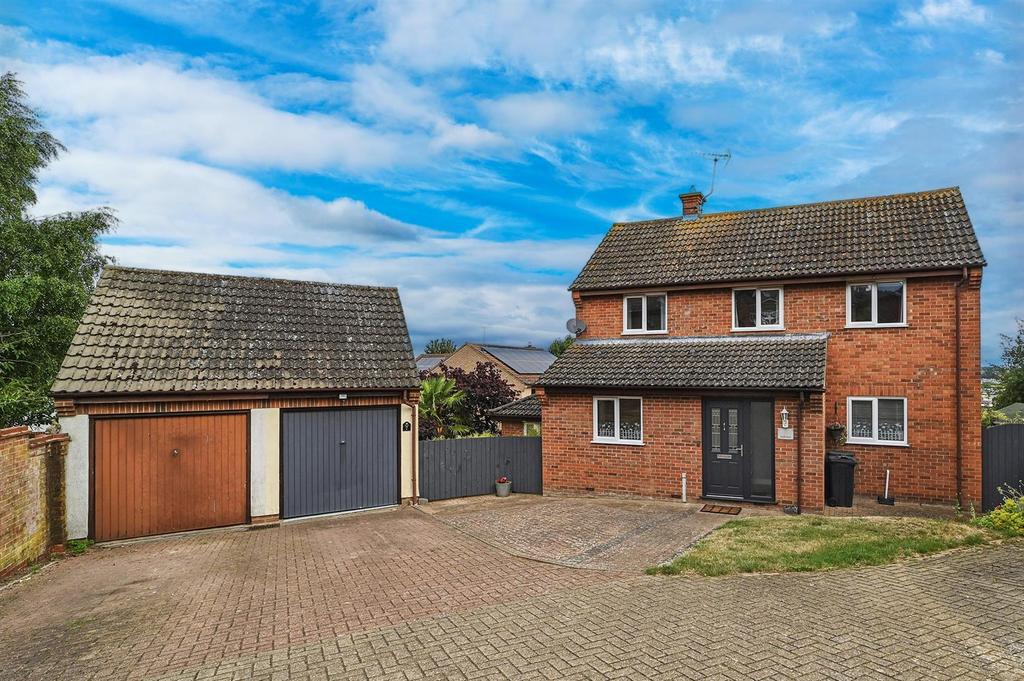 Taylor Drive, Lawford, Manningtree 4 bed detached house for sale £425,000