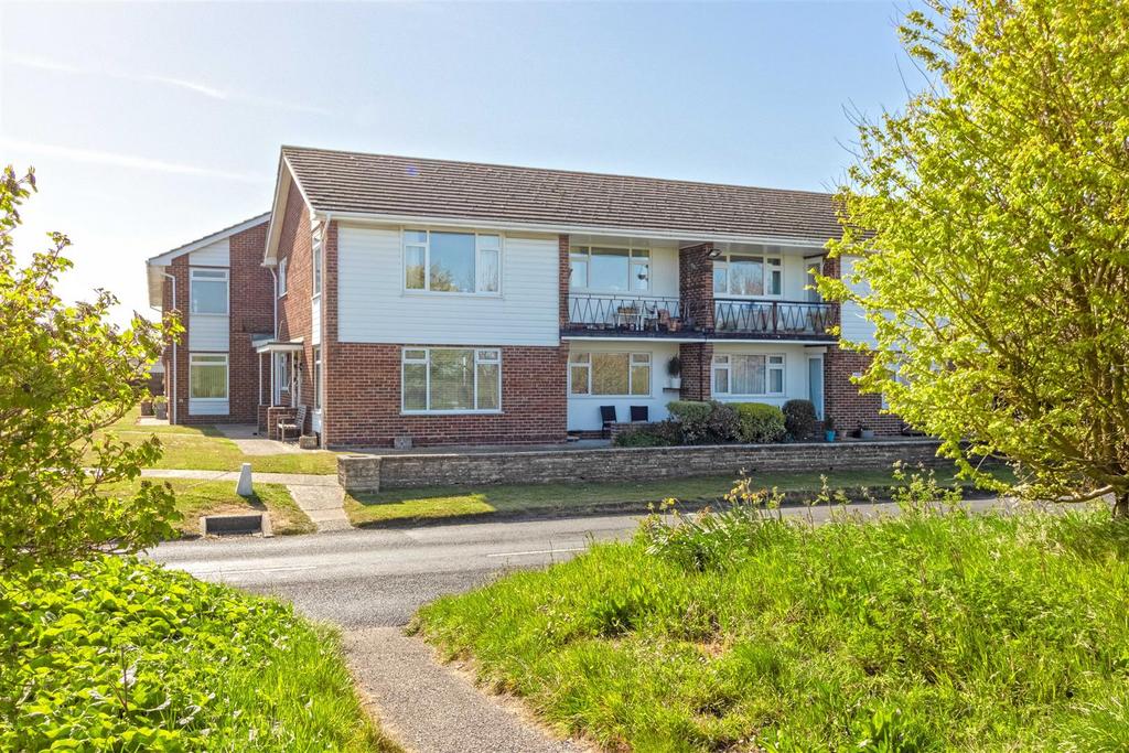 Sea Lane, Ferring 2 bed flat for sale £325,000
