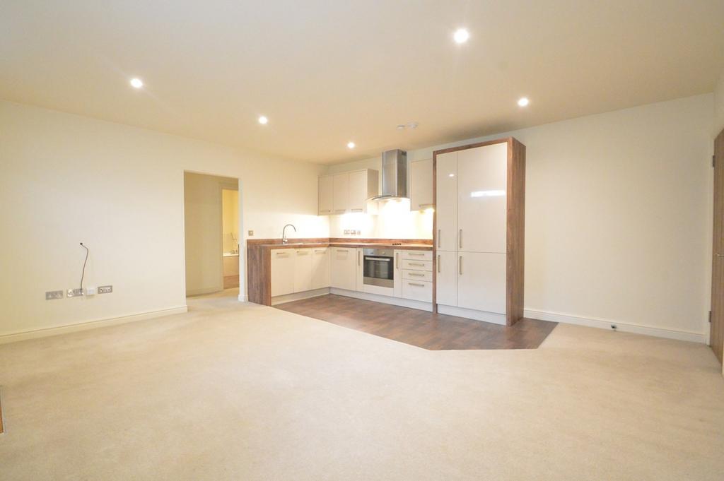 Rowlett Place, Radnor Road, Weybridge, KT13 1 bed flat to rent £1,250