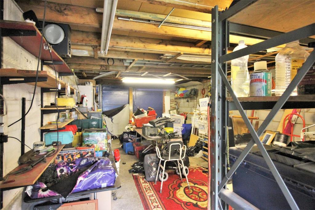 Detached Garage to Rear