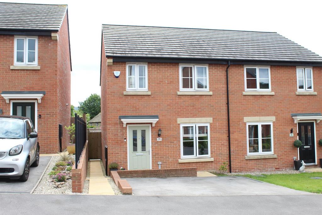 Hawthorn Drive, Glossop 3 bed semidetached house for sale £285,000