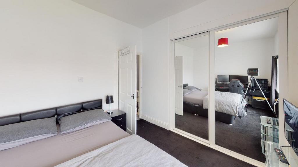 5-Wark-Ave-Bedroom.jpg