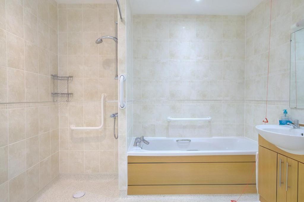 8561002-interior10 (Medium).JPG