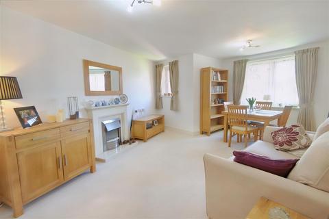 1 bedroom apartment for sale, Liberty Court, Bellingdon Road, Chesham, Buckinghamshire, HP5 2FG