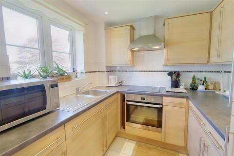 1 bedroom apartment for sale, Liberty Court, Bellingdon Road, Chesham, Buckinghamshire, HP5 2FG