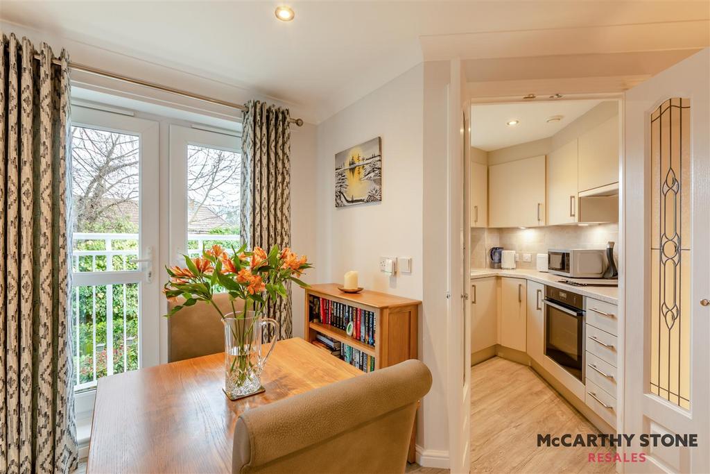 8588496-interior11.jpg
