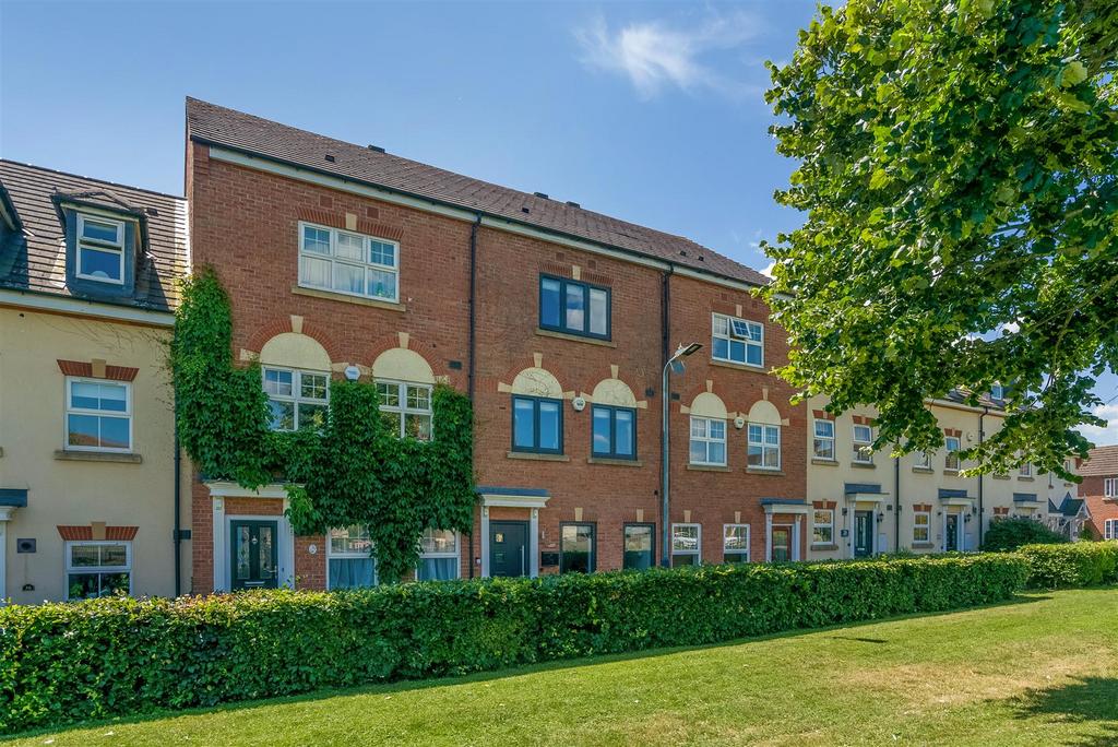 Railway Crescent, ShipstononStour 5 bed house for sale £400,000