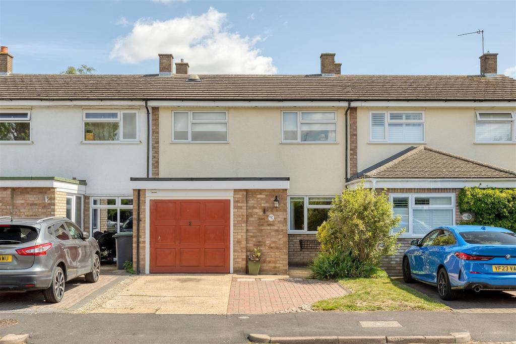 Silver Birch Avenue, Stotfold, Hitchin, Herts SG5 4AS 3 bed terraced